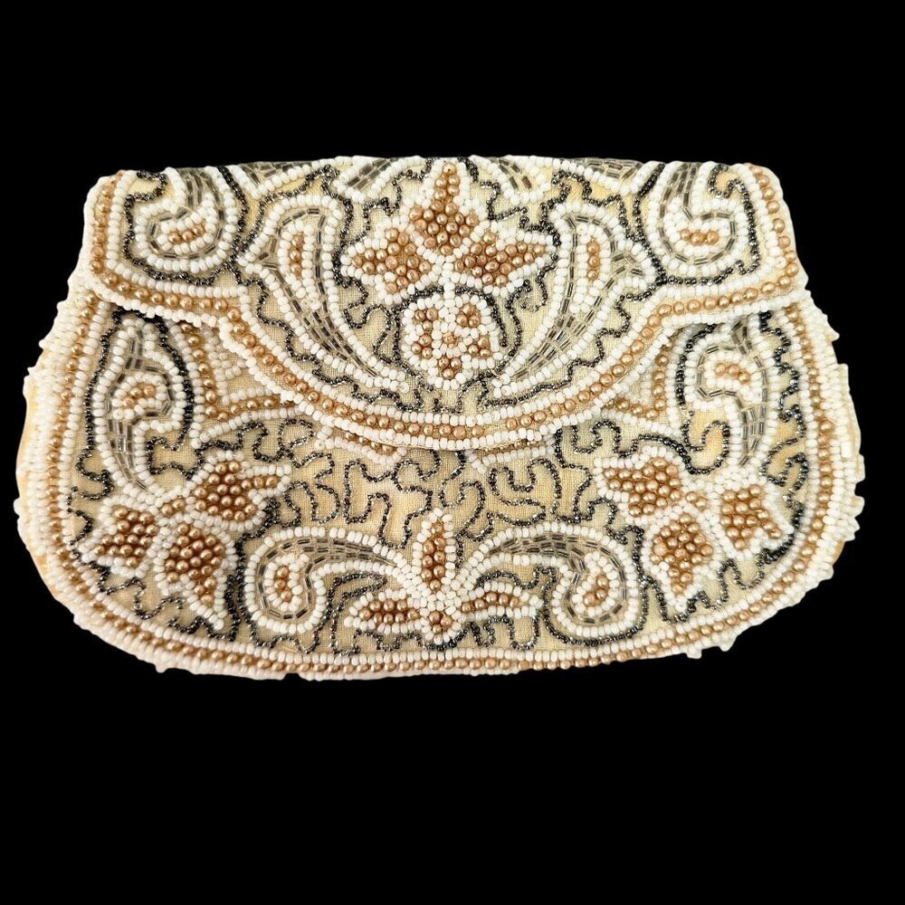 1920-1930’s Handmade Belgium Glass Beaded Silk Wristlet Opera Purse White Cream